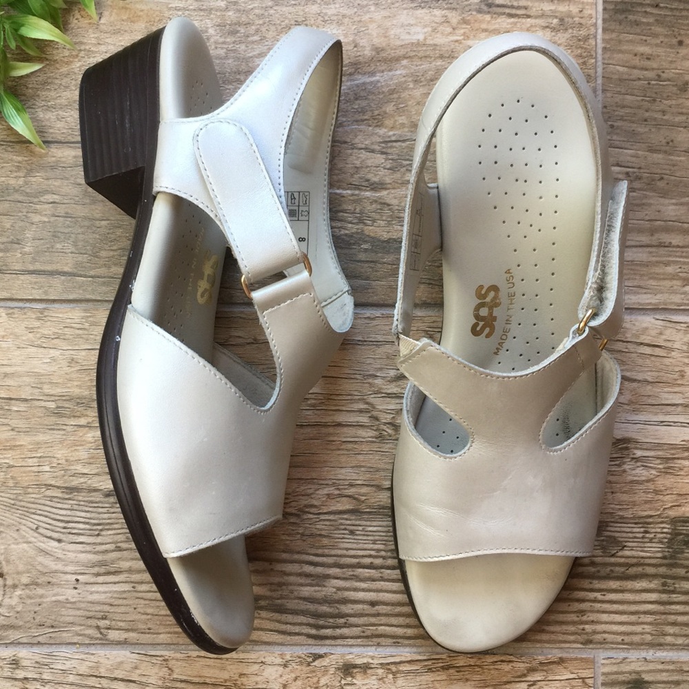 SAS women sandal pear white strap on size 8M